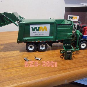 RARE First Gear Waste Management Side Load Refuse Truck 1:34 Scale DieCast Model